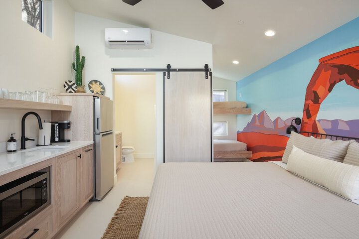 Room 25 of 38