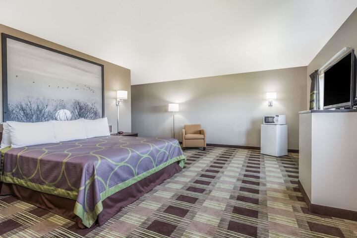 Room 8 of 15
