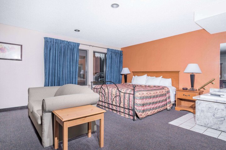 Room 28 of 51