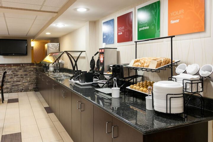 Breakfast/Coffee Service 34 of 38