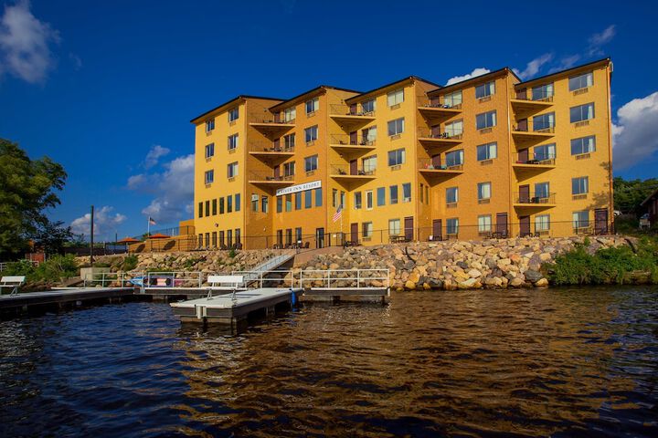 Natura Vue Resort & Boathouse