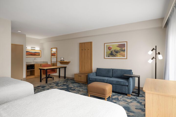 Hampton Inn & Suites Ontario
