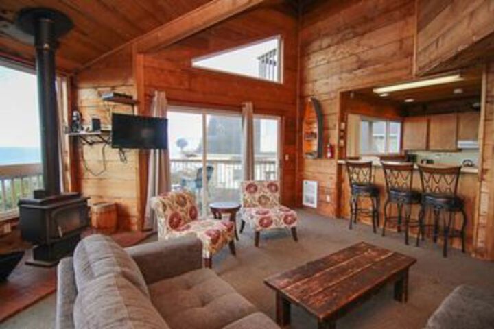 A Beachfront Fantasea 3 Br home by RedAwning