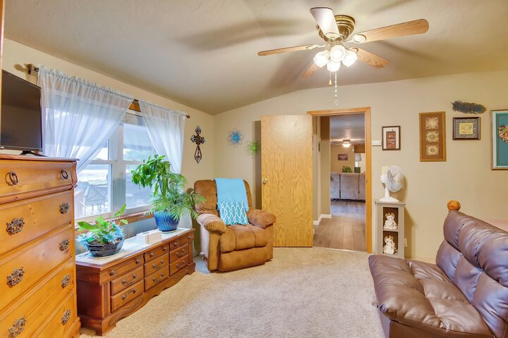 Cozy Lake Eufaula Hideaway w / Fire Pit & Hot Tub!