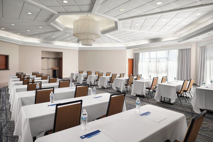 Ballroom/Hall 34 of 38