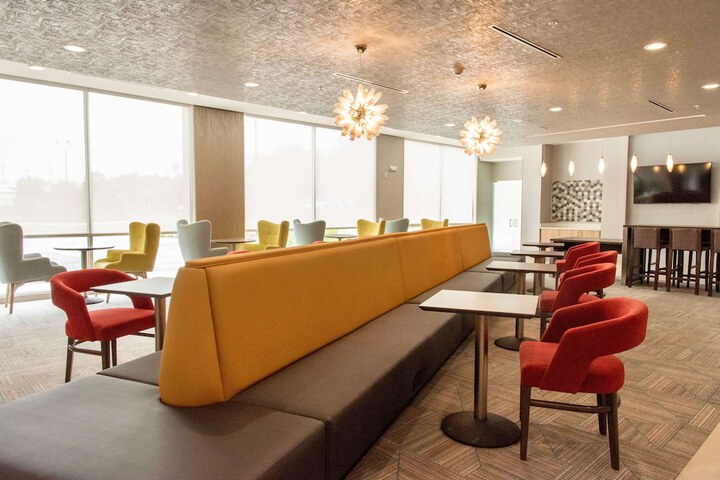 La Quinta Inn & Suite by Wyndham Lake City