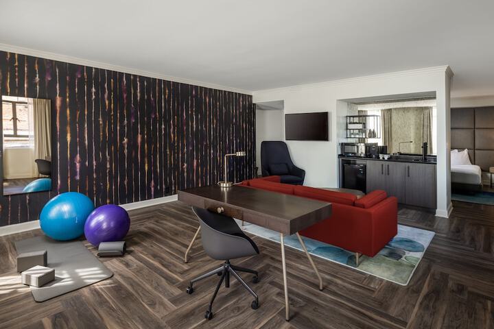 Hotel Deco Omaha Tapestry Collection by Hilton