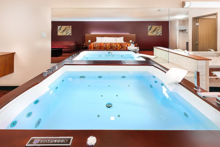 Grand Marquis Waterpark Hotel & Suites