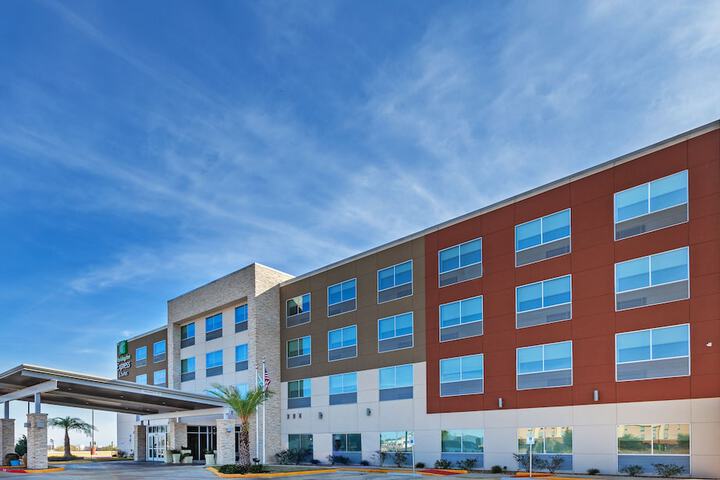 Holiday Inn Express & Suites Brenham South by IHG