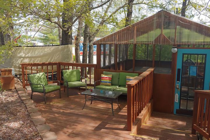 Shady Acre Inn and Suites