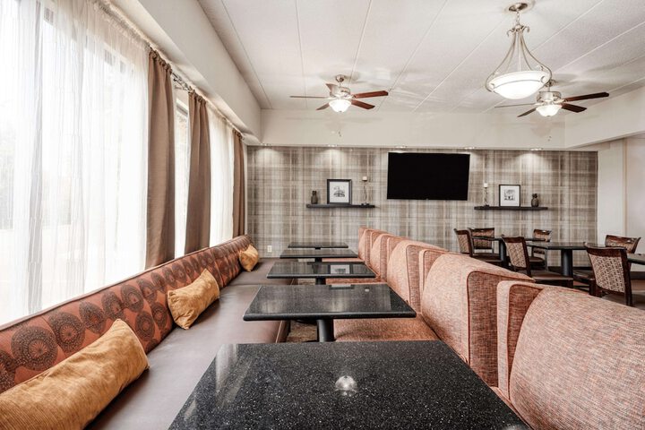 Hotel Interior 13 of 40