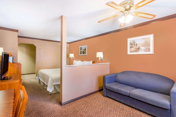 Room 10 of 27