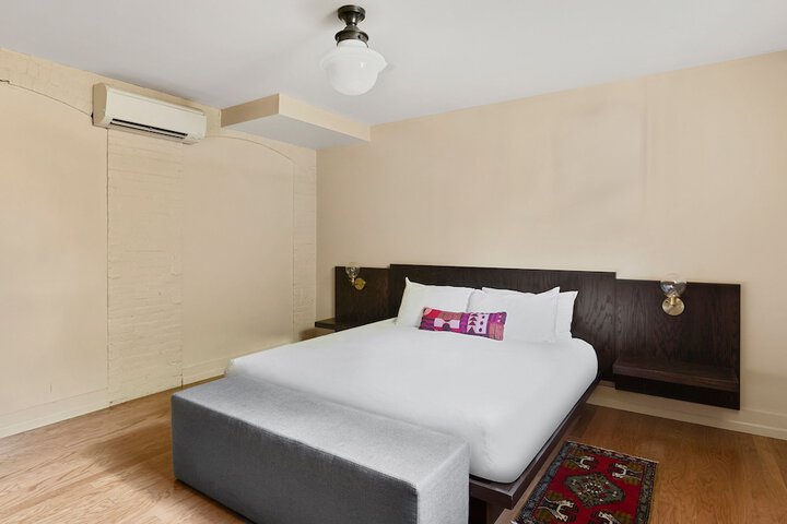 Room 21 of 53