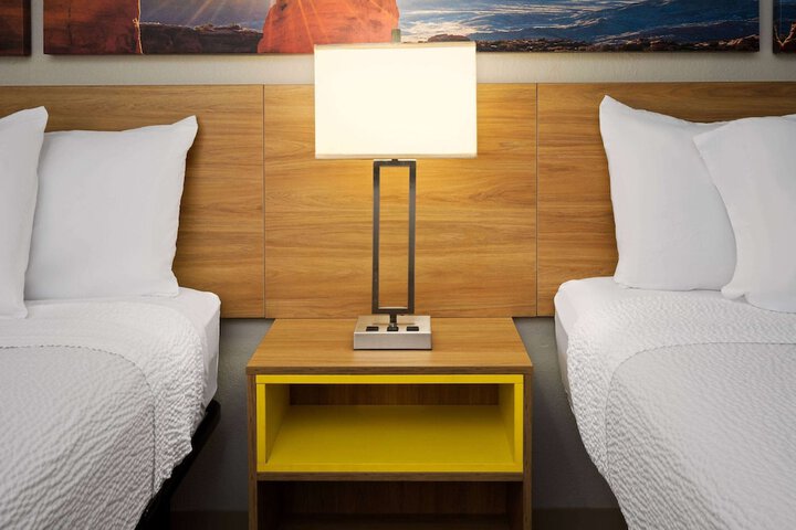 Room 25 of 42
