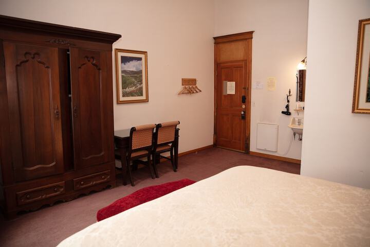 Room 65 of 110