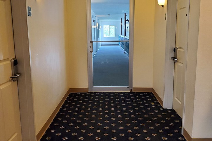 Ballroom/Hall 81 of 87