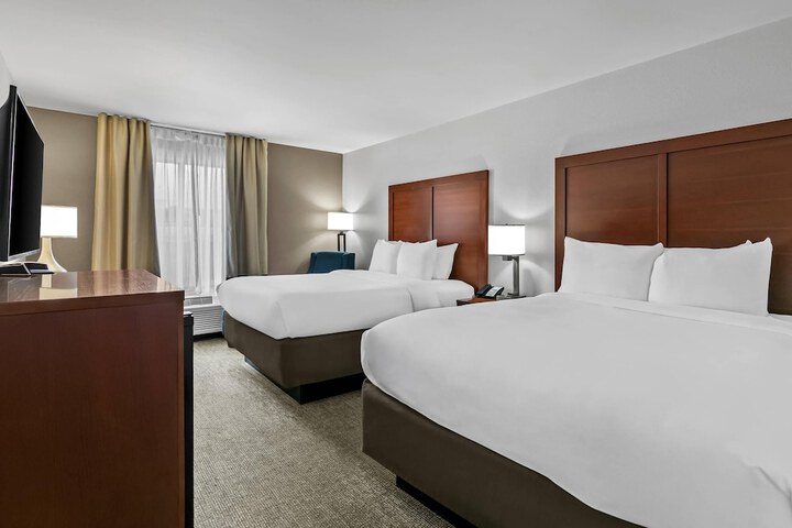 Comfort Inn & Suites Greenwood near University