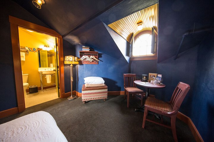 Room 49 of 138