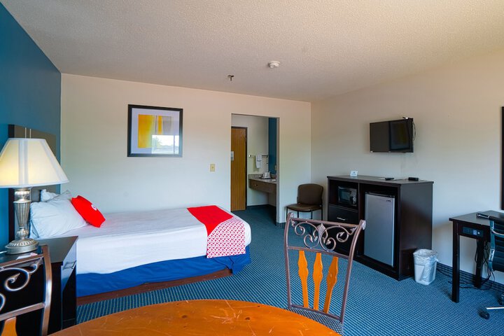OYO Hotel Redwood Falls near Jackpot Casino