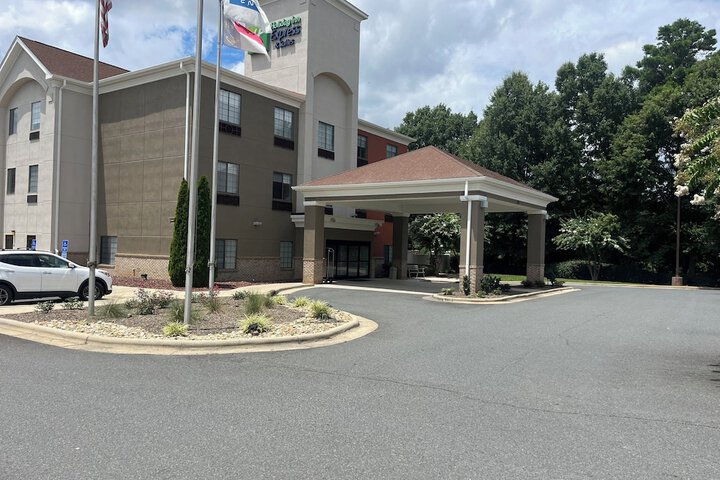 Holiday Inn Express & Suites Albermarle by IHG