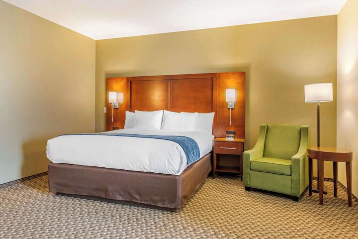 Comfort Suites Burlington near I-5
