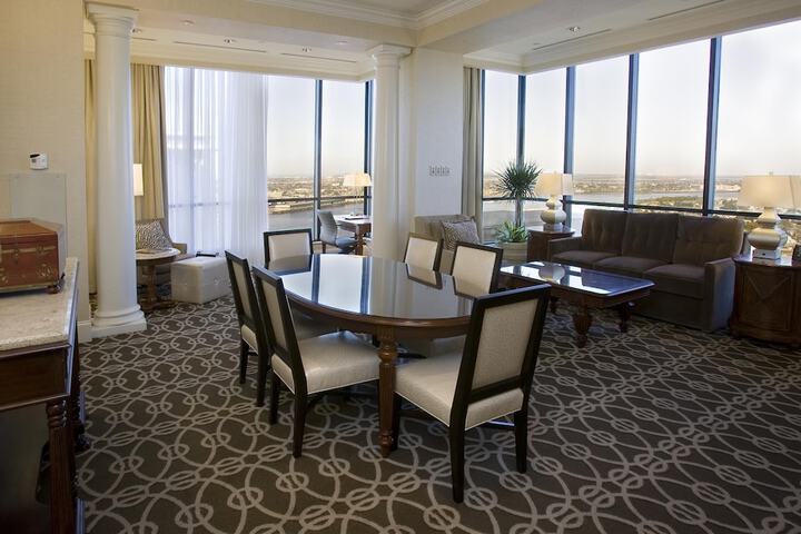 Hilton New Orleans Riverside