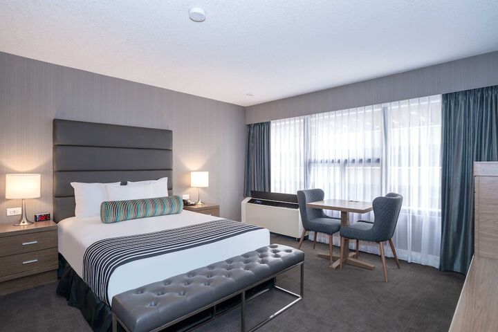 Room 33 of 48