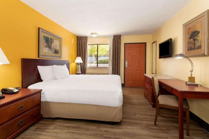 Room 26 of 43