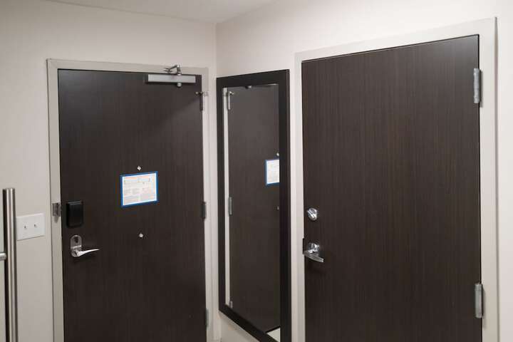 Room 42 of 87