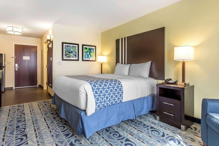 Room 17 of 28