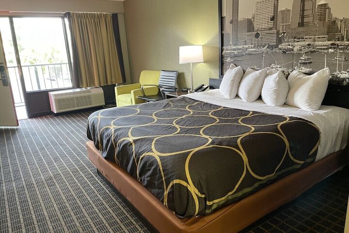 Room 15 of 21