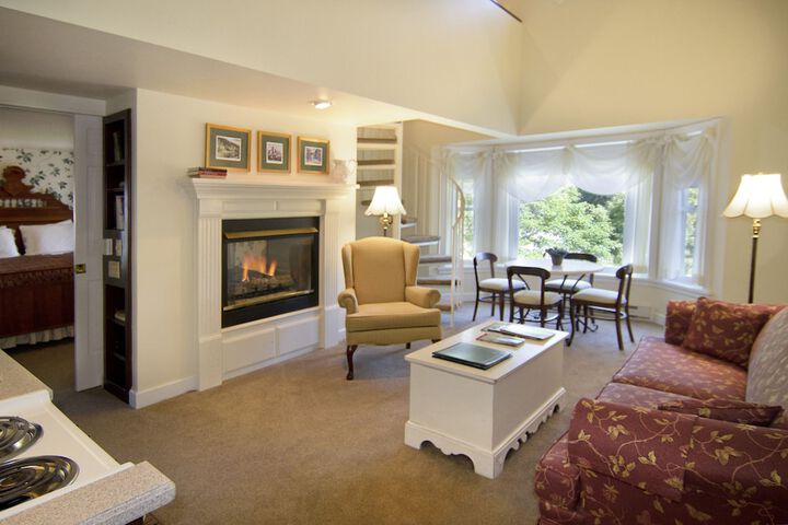 Eagle Harbor Inn