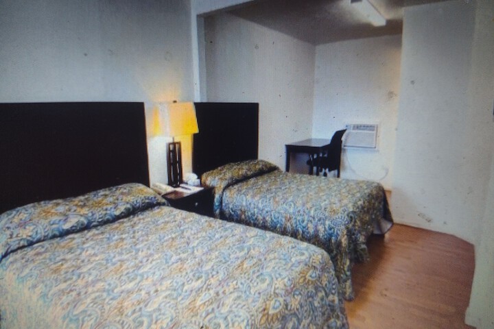 Room 6 of 7