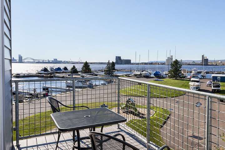 Park Point Marina Inn