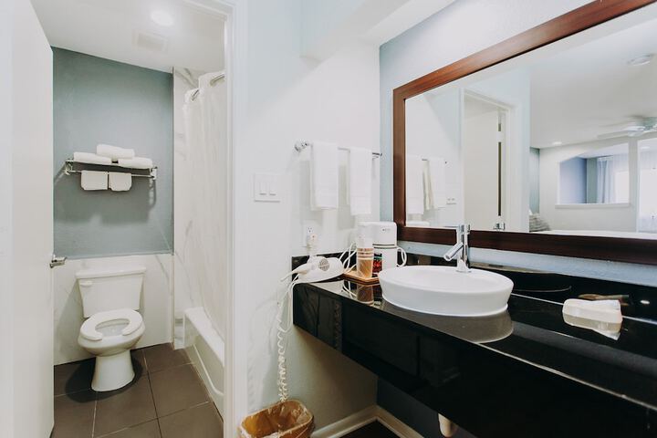 Scottish Inns and Suites - Near Kemah Boardwalk