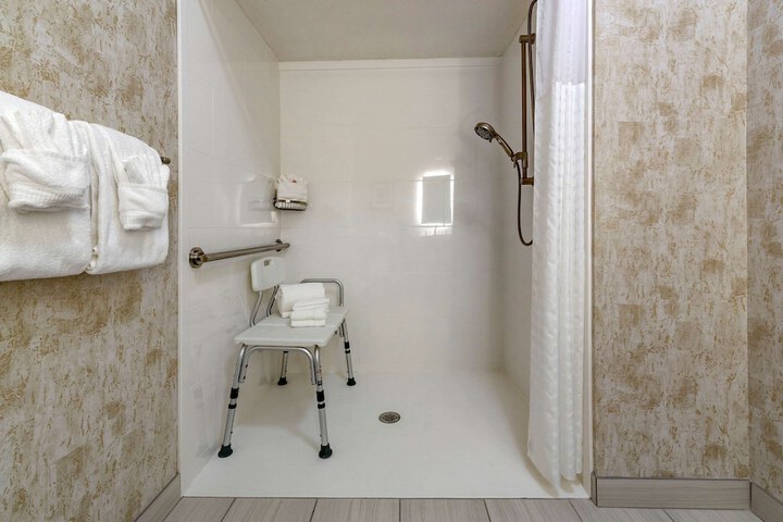 Room 10 of 30