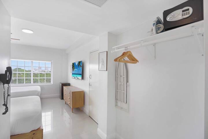 Room 52 of 167