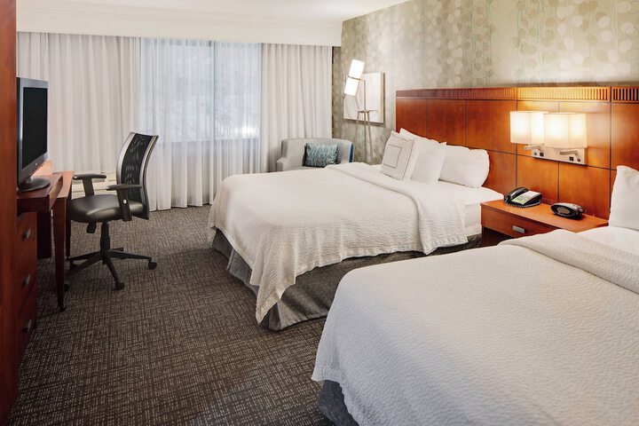Courtyard by Marriott Pittsburgh West Homestead / Waterfront