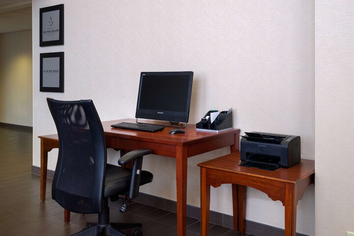 Business Center 32 of 32