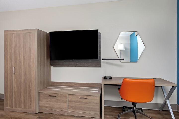 Room 25 of 60