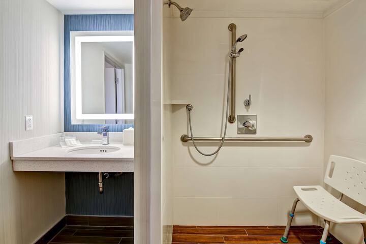 Room 14 of 60