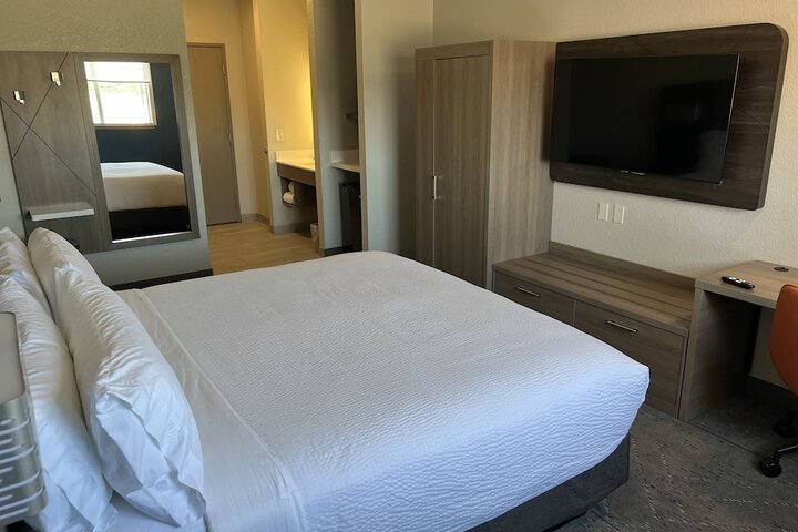 Room 17 of 28