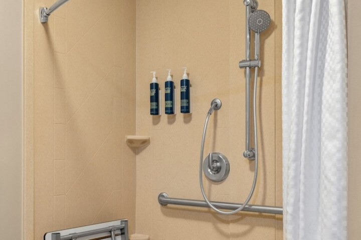 Room 9 of 25