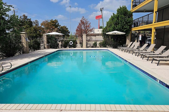 Pool 4 of 15
