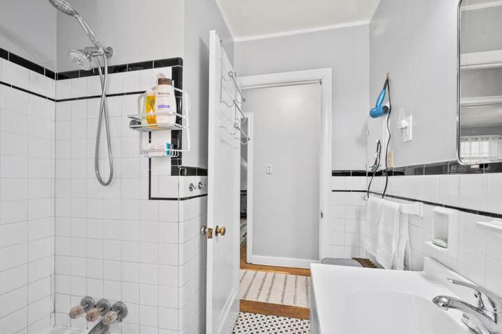 Large apartment with multiple sleeping options