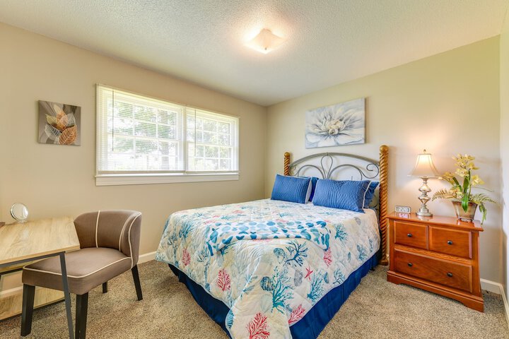 Charming Jonesville Home w / Grill - Near Wineries!