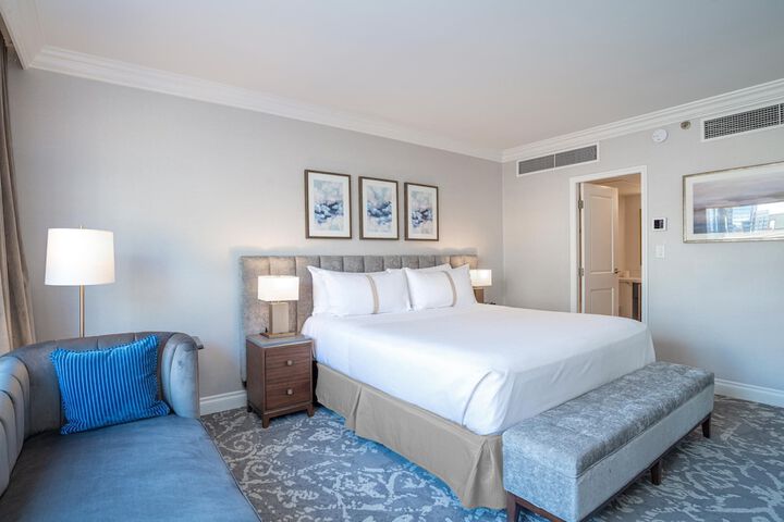 Room 33 of 60