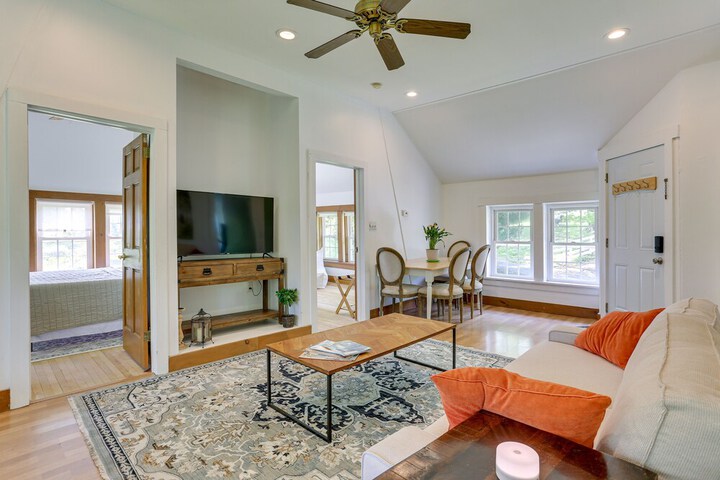 Quaint Goshen Apartment w / Patio!