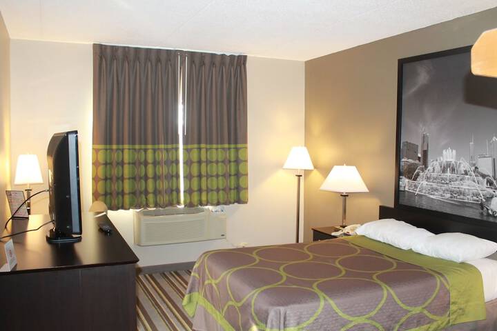 Room 5 of 12