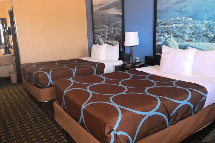 Super 8 by Wyndham Henryetta